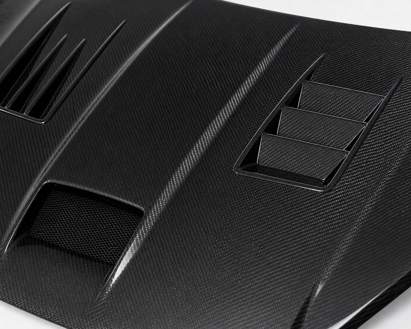 2014-2019 Ford Fiesta Mk7 Facelift Carbon Fiber Hood - Detail closeup
