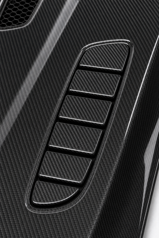 2007-2013 BMW 3 Series E92/E93 V-Style Carbon Fiber Hood - Detail closeup