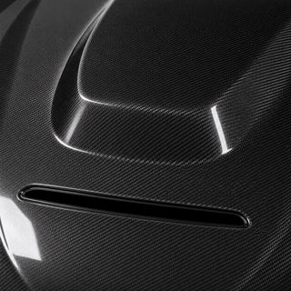 2015-2020 BMW M3 F80 / M4 F82/F83 Carbon Fiber Hood - Detail closeup