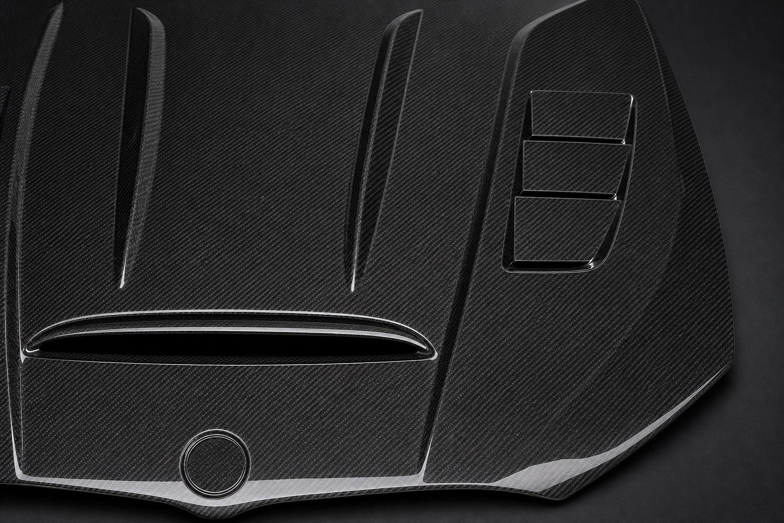 2019-2022 BMW 3 Series G20/G28 Pre-LCI Vented Carbon Fiber Hood - Detail closeup