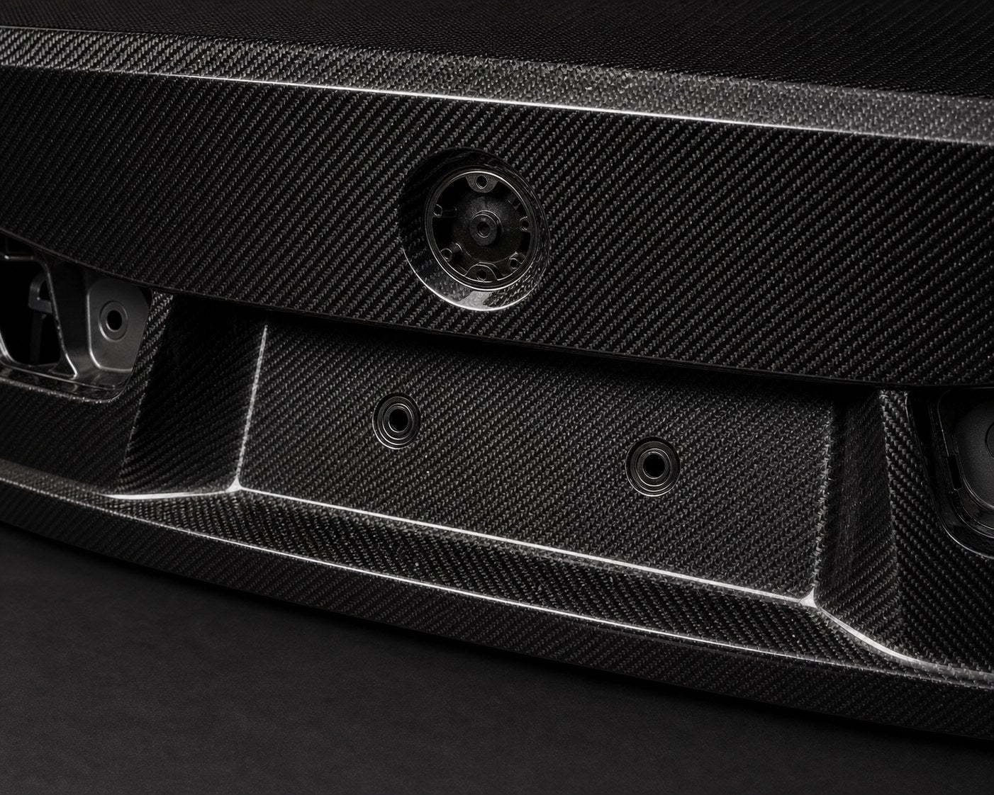 2014-2020 BMW 4 Series F82/F83 OEM Style Carbon Fiber Trunk Lid - Detail closeup