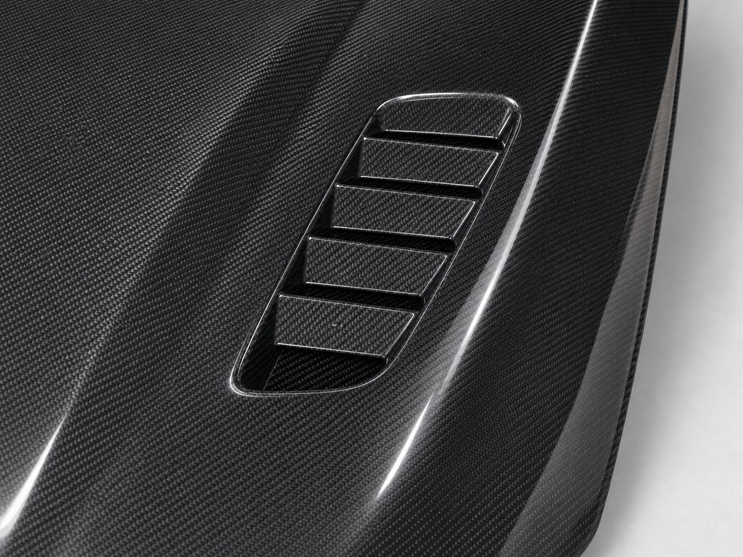 2012-2018 BMW 3/4 Series F30/F32/F33/F35/F36 Carbon Fiber Hood - Detail closeup