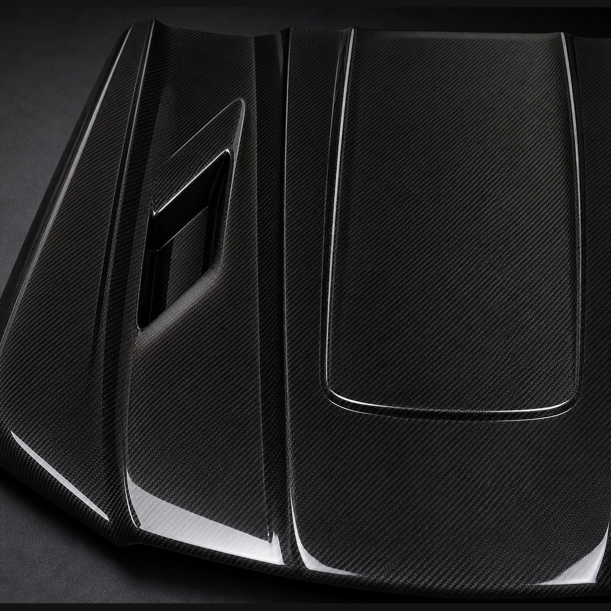 2017-2023 BMW 5 Series G30 / F90 M5 Vented Carbon Fiber Hood - Detail closeup