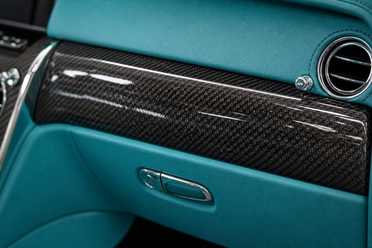 2019-2024 Rolls-Royce Cullinan 4-Seat B-Style Dry Carbon Fiber Interior Kit - Detail closeup