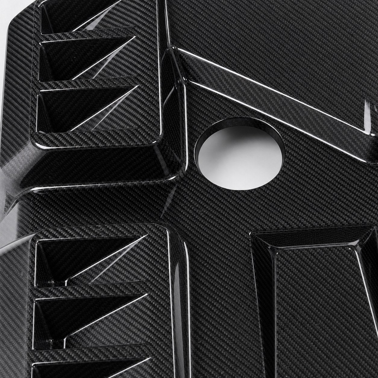 2021-2026 BMW M3 G80 / M4 G82 Dry Carbon Fiber Engine Cover - Detail closeup