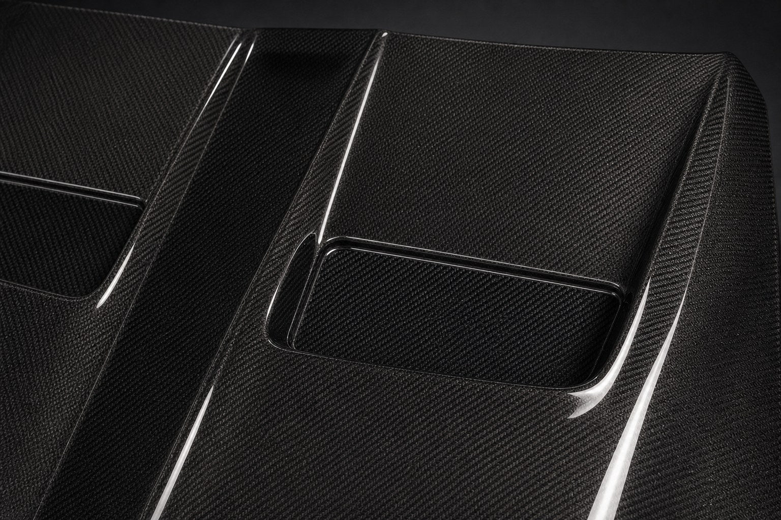 2017-2023 BMW 5 Series G30 / F90 M5 Double-Sided Carbon Fiber Hood - Detail closeup