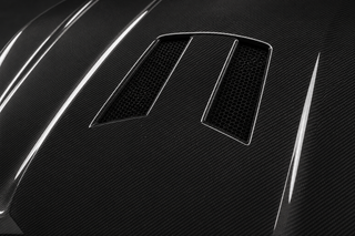 2014-2016 Mercedes-Benz E-Class W212 Facelift Vented Carbon Fiber Hood - Detail closeup