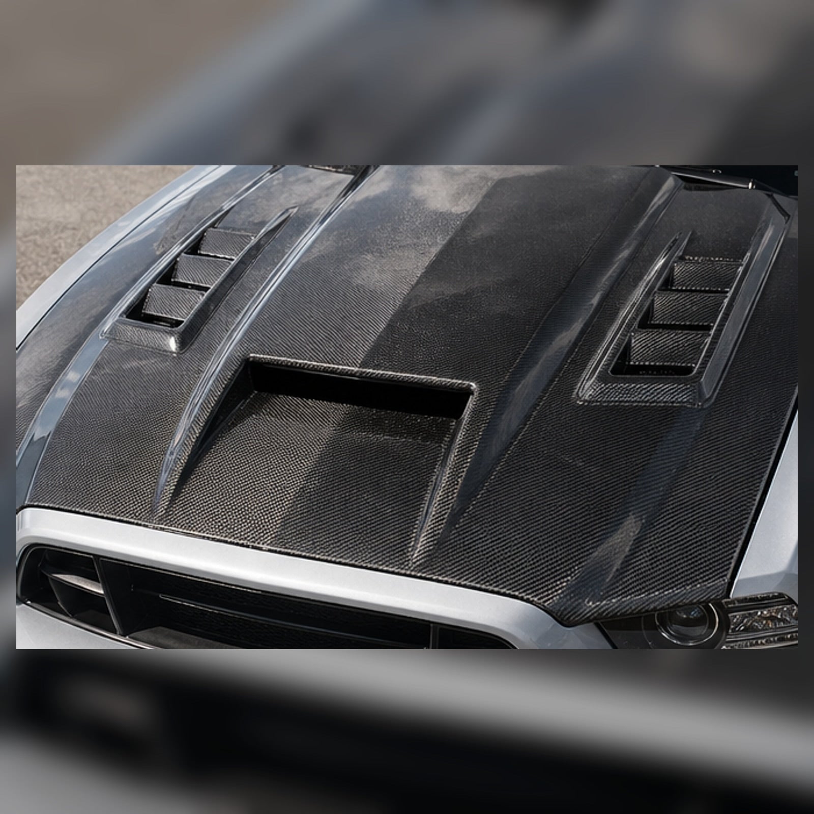 [CPIMG-BATCH:2010-2014-mustang-s197-carbon-fiber-hood-b1phe8--02] 2010-2014 Mustang S197 Carbon Fiber Hood Fitment close-up