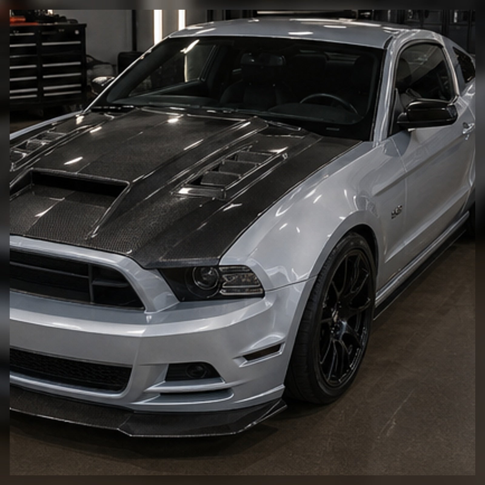 [CPIMG-BATCH:2010-2014-mustang-s197-carbon-fiber-hood-b1phe8--05] 2010-2014 Mustang S197 Carbon Fiber Hood Garage lifestyle