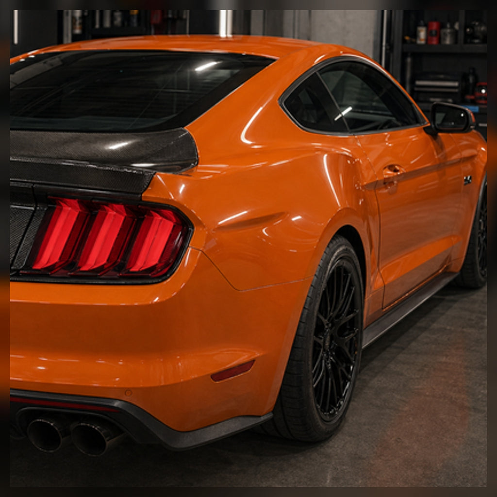 [CPIMG-BATCH:2013-2016-mustang-s550-carbon-fiber-decklid-b1pi2h--05] 2013-2016 Mustang S550 Carbon Fiber Decklid Garage lifestyle