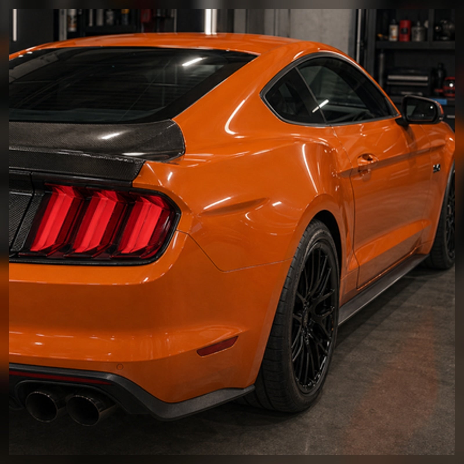 [CPIMG-BATCH:2013-2016-mustang-s550-carbon-fiber-decklid-b1pi2h--05] 2013-2016 Mustang S550 Carbon Fiber Decklid Garage lifestyle