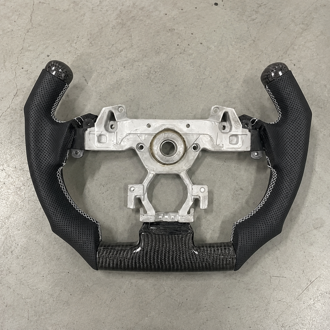Infiniti G37/G25/G35/G20/Q50/Q60 Sport Racing Carbon Fiber Steering Wheel