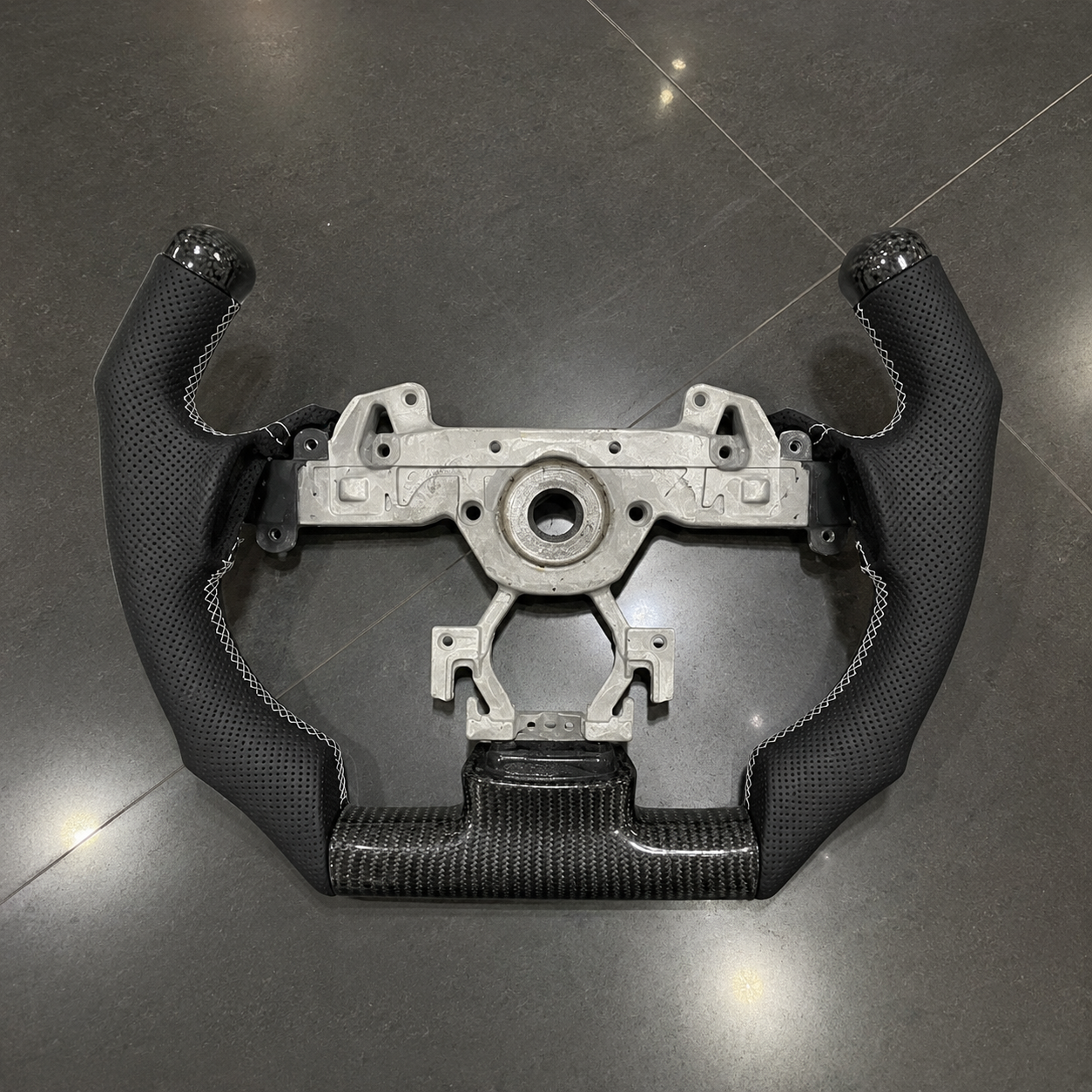 Infiniti G37/G25/G35/G20/Q50/Q60 Sport Racing Carbon Fiber Steering Wheel