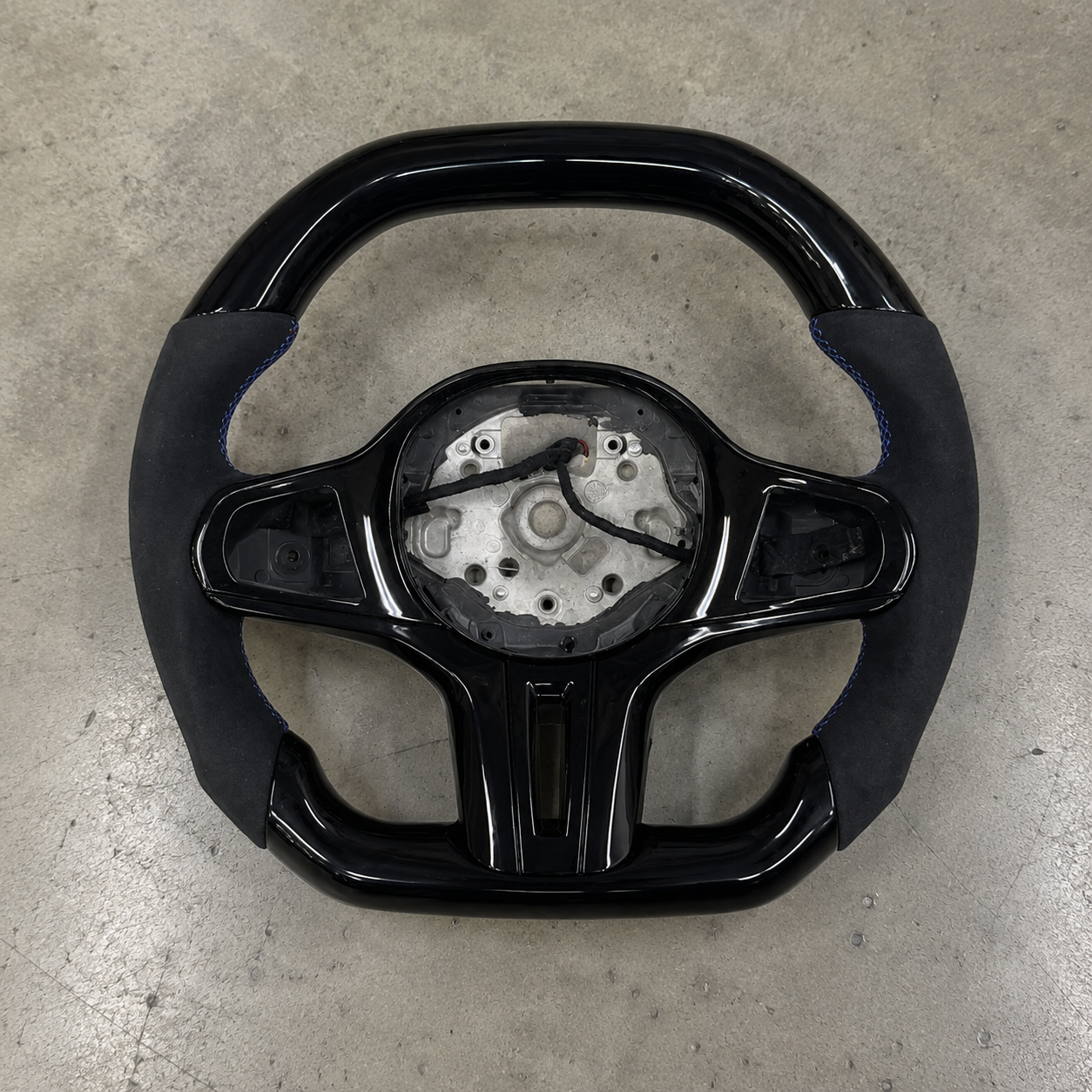 2017-2024 BMW G-Series Gloss Black Carbon Fiber Steering Wheel