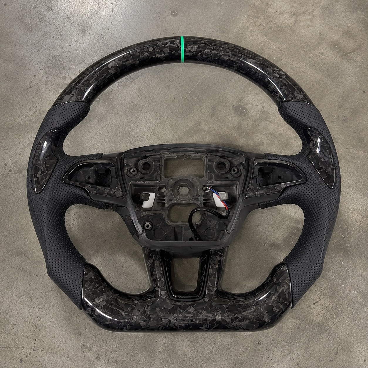 2012-2019 Ford Focus/Kuga/Escape Forged Carbon Fiber Steering Wheel