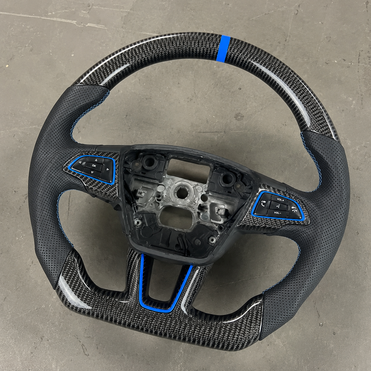 2012-2018 Ford Focus/Kuga MK2/MK3 Carbon Fiber Steering Wheel