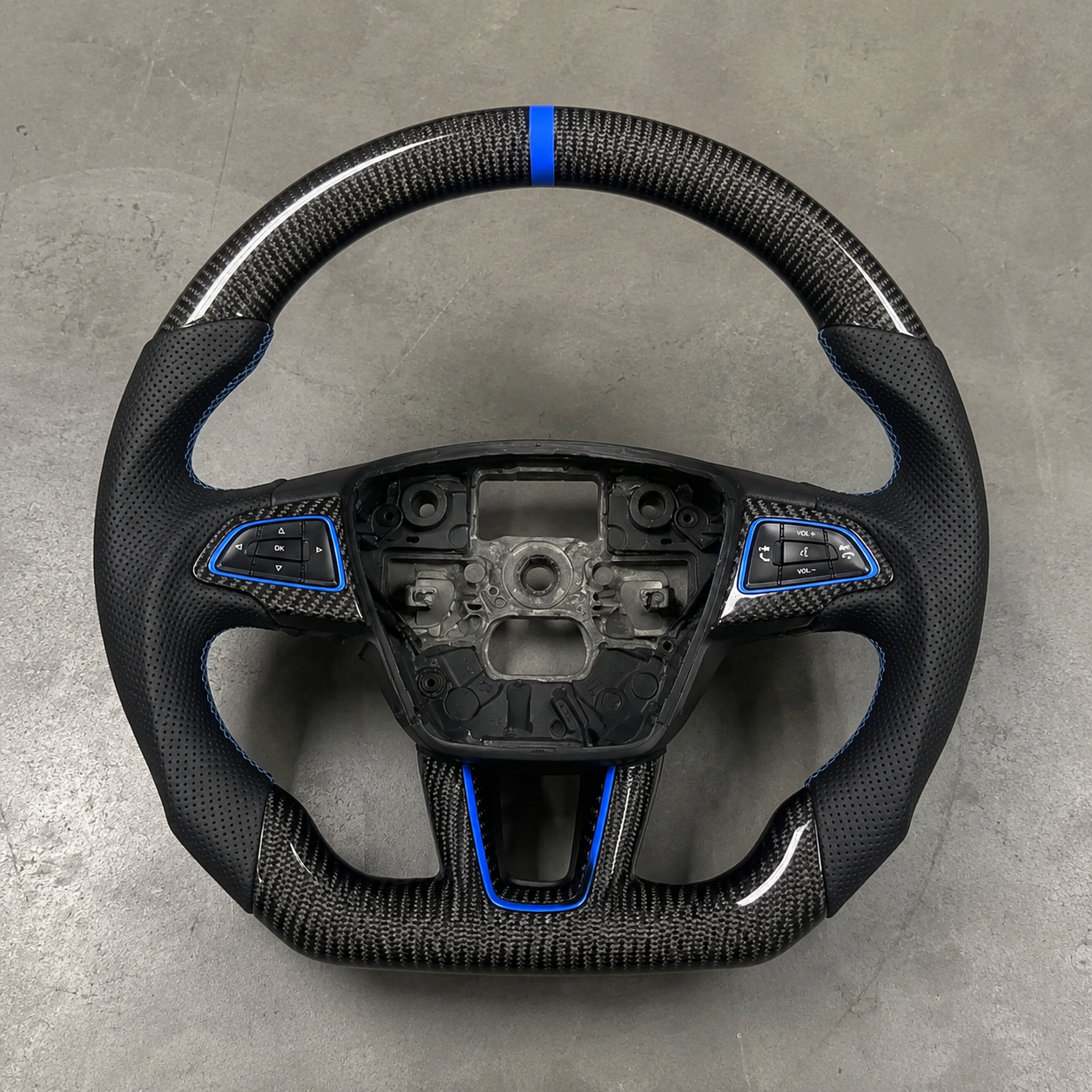 2012-2018 Ford Focus/Kuga MK2/MK3 Carbon Fiber Steering Wheel
