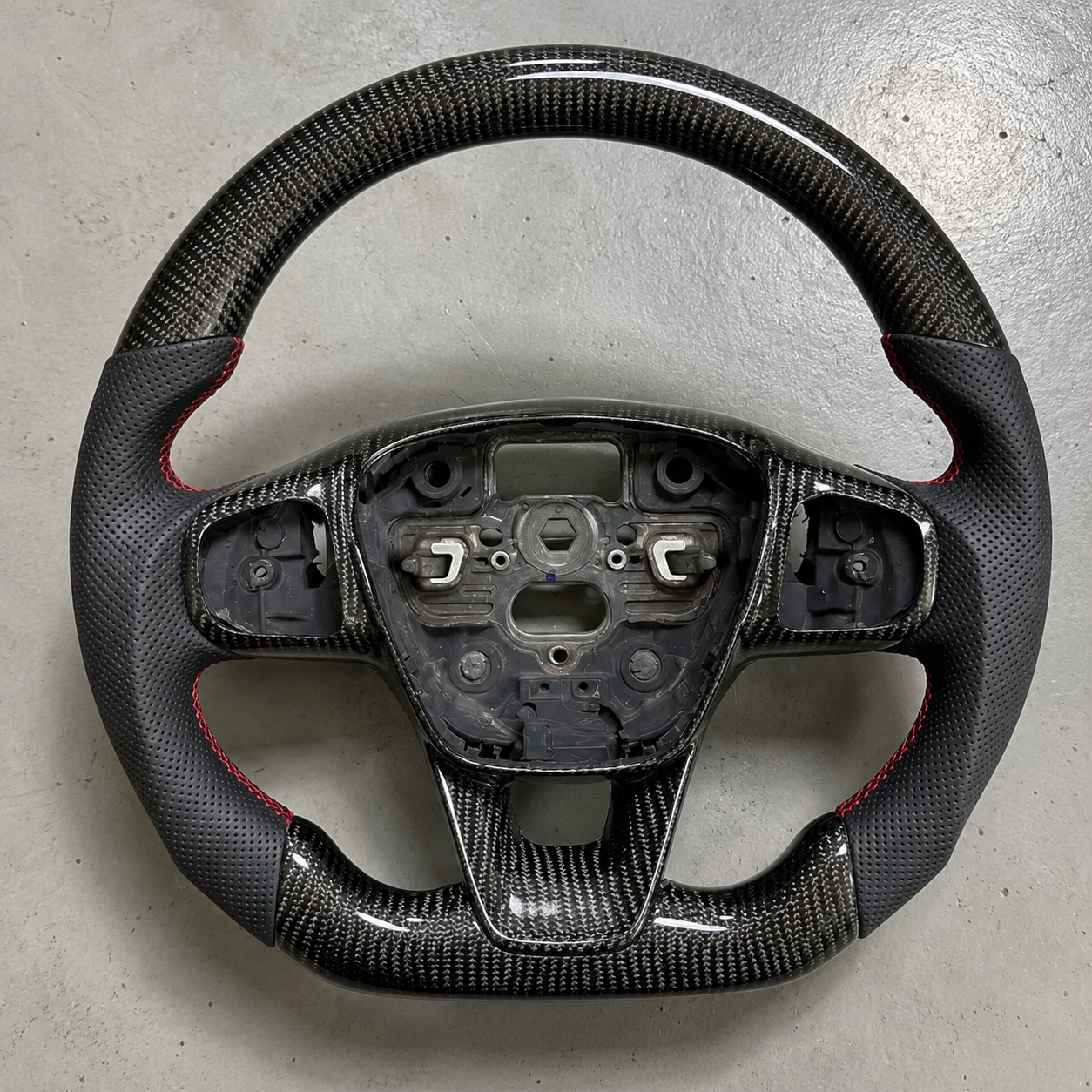 2019-2024 Ford Focus MK4/Puma/Kuga Carbon Fiber Steering Wheel